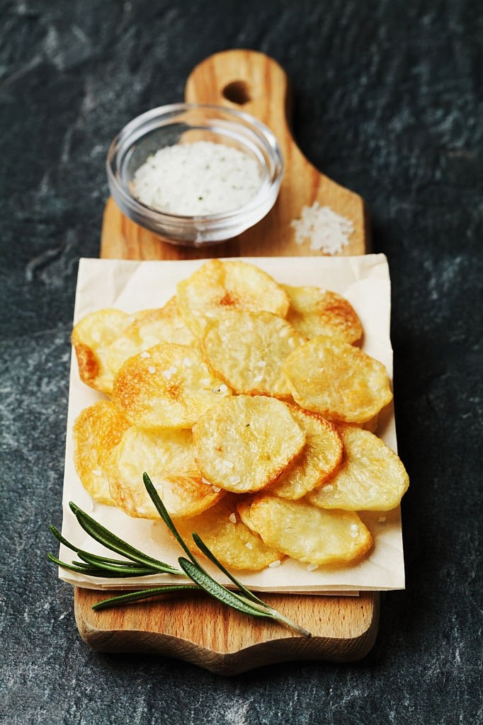 Resepti | Kotitekoisia ja yksinkertaisia perunalastuja 